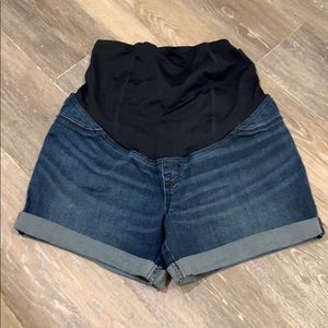 Isabel maternity shorts